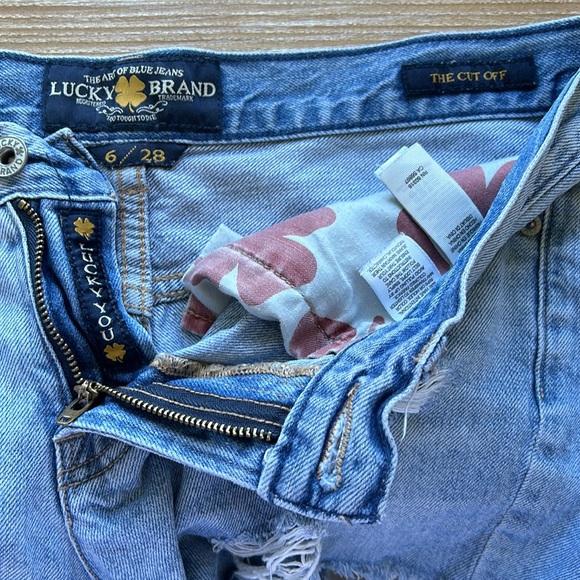 Mid rise jean shorts - Picture 3 of 3